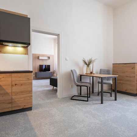 Alure Residences 10 - 24H Self Check-In & Private Parking Next To The Apartment Building Included, City Center Right On Snp Square In A Quiet Passage, New Building, Best Deal In Town Banská Bystrica Dış mekan fotoğraf