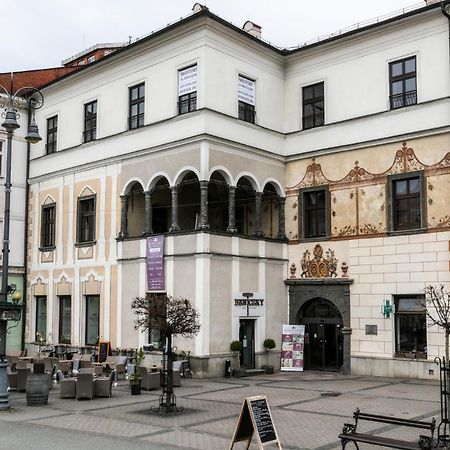 Alure Residences 10 - 24H Self Check-In & Private Parking Next To The Apartment Building Included, City Center Right On Snp Square In A Quiet Passage, New Building, Best Deal In Town Banská Bystrica Dış mekan fotoğraf