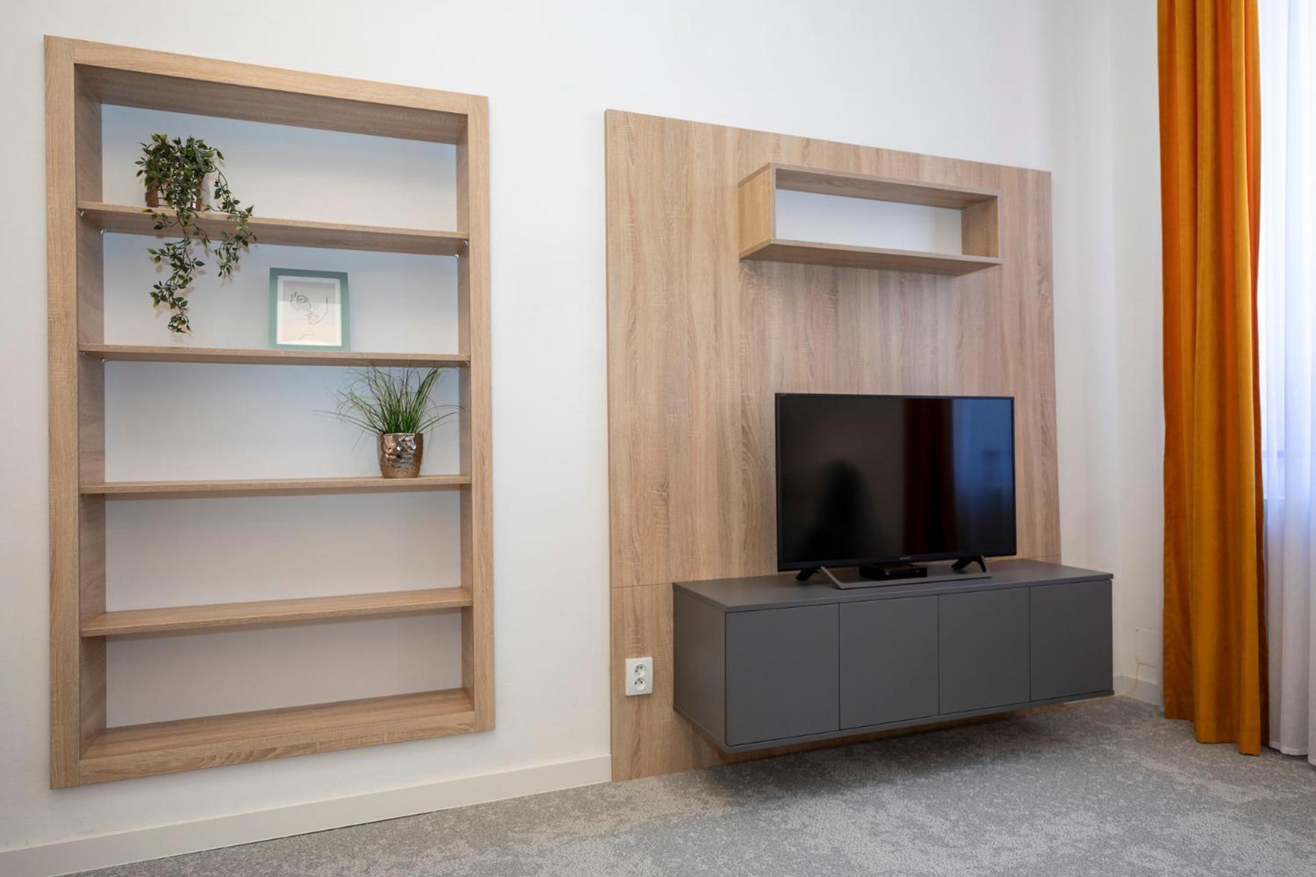 Alure Residences 10 - 24H Self Check-In & Private Parking Next To The Apartment Building Included, City Center Right On Snp Square In A Quiet Passage, New Building, Best Deal In Town Banská Bystrica Dış mekan fotoğraf