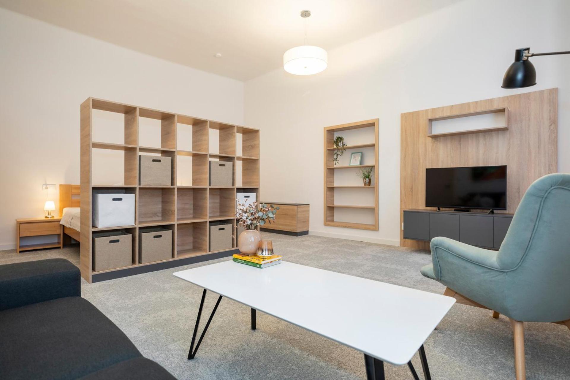 Alure Residences 10 - 24H Self Check-In & Private Parking Next To The Apartment Building Included, City Center Right On Snp Square In A Quiet Passage, New Building, Best Deal In Town Banská Bystrica Dış mekan fotoğraf