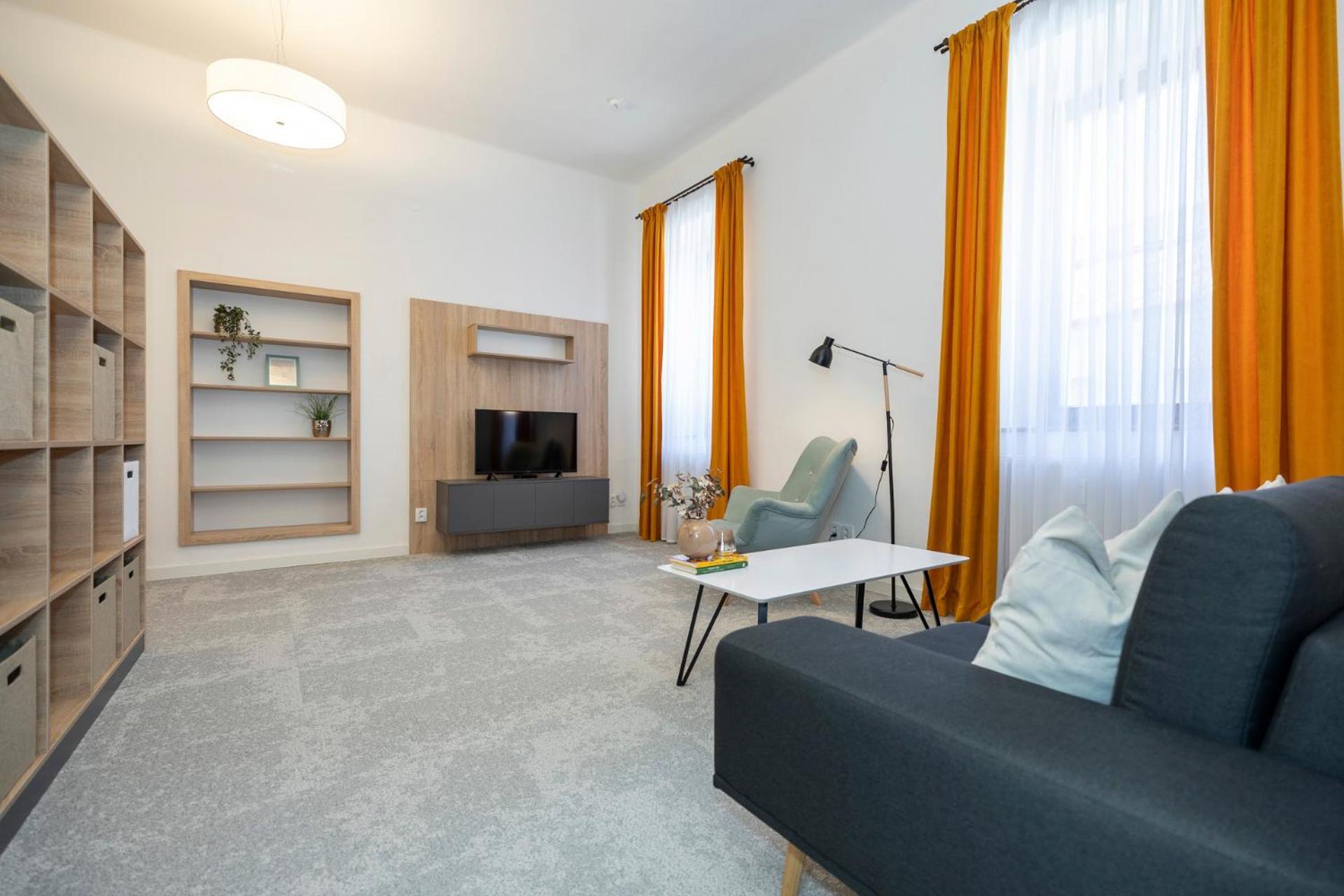 Alure Residences 10 - 24H Self Check-In & Private Parking Next To The Apartment Building Included, City Center Right On Snp Square In A Quiet Passage, New Building, Best Deal In Town Banská Bystrica Dış mekan fotoğraf