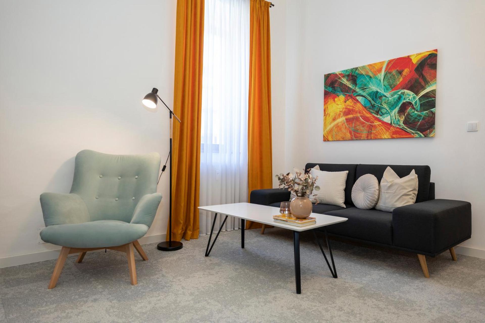 Alure Residences 10 - 24H Self Check-In & Private Parking Next To The Apartment Building Included, City Center Right On Snp Square In A Quiet Passage, New Building, Best Deal In Town Banská Bystrica Dış mekan fotoğraf