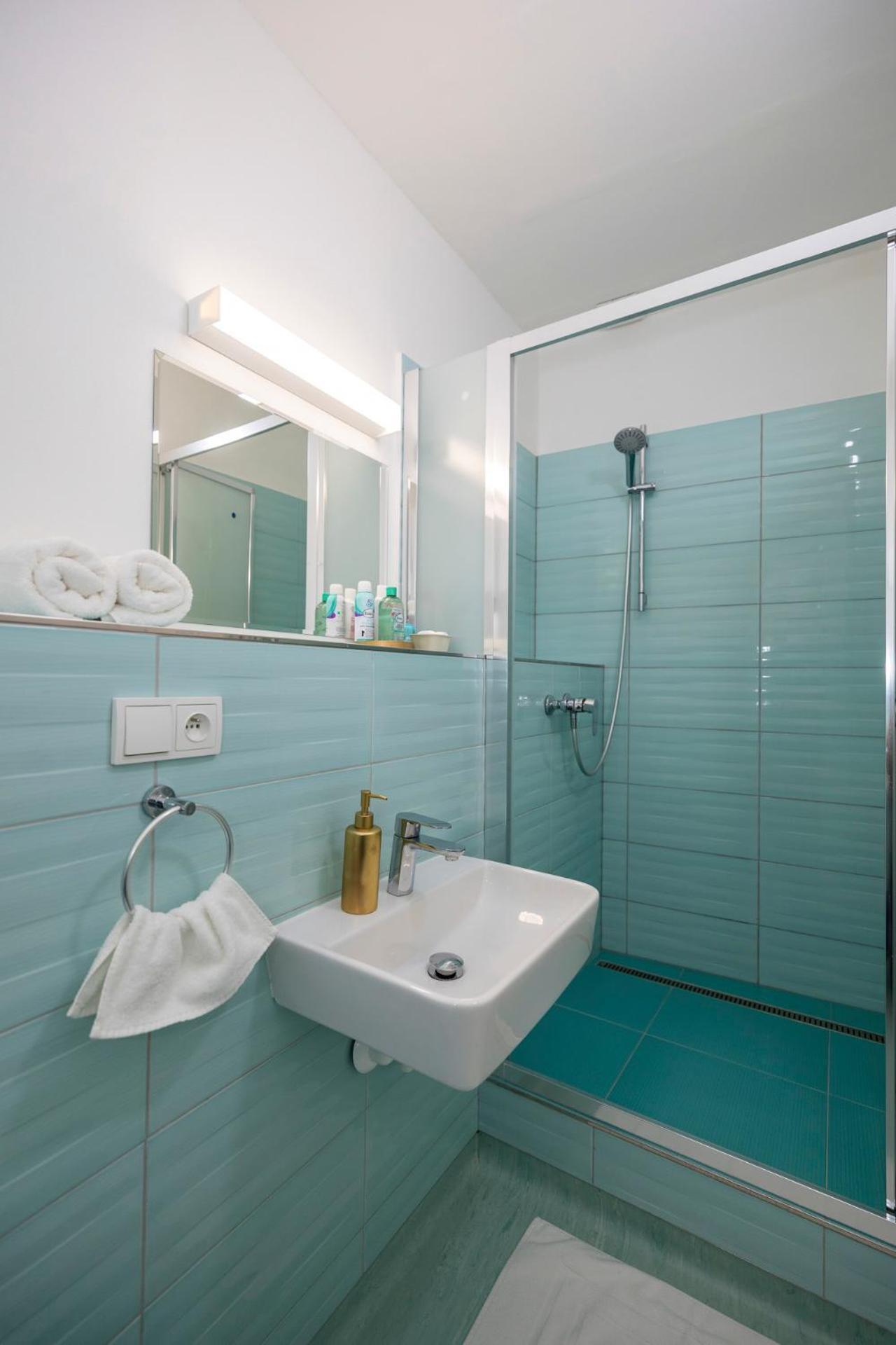 Alure Residences 10 - 24H Self Check-In & Private Parking Next To The Apartment Building Included, City Center Right On Snp Square In A Quiet Passage, New Building, Best Deal In Town Banská Bystrica Dış mekan fotoğraf