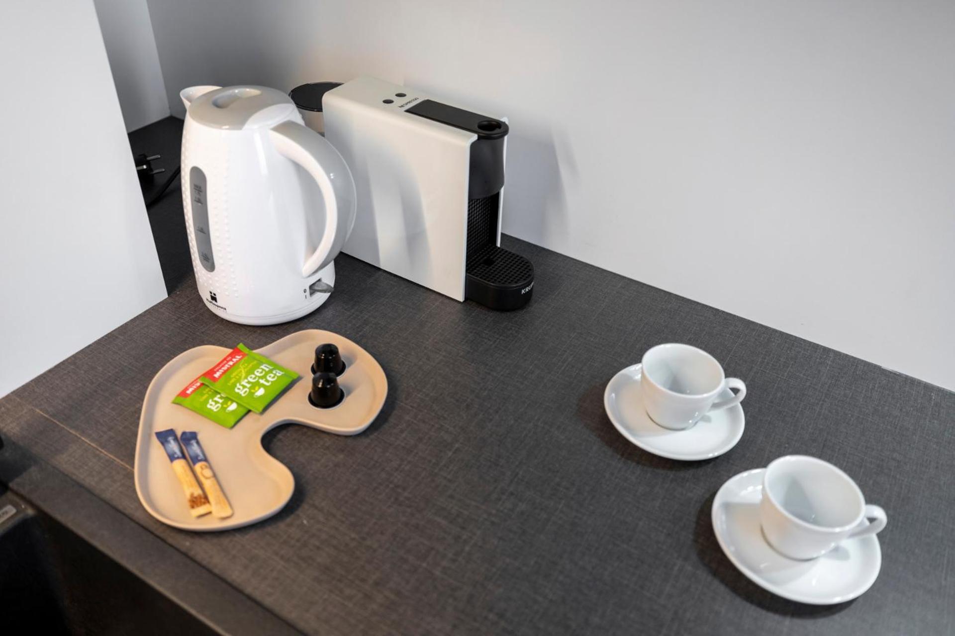 Alure Residences 10 - 24H Self Check-In & Private Parking Next To The Apartment Building Included, City Center Right On Snp Square In A Quiet Passage, New Building, Best Deal In Town Banská Bystrica Dış mekan fotoğraf