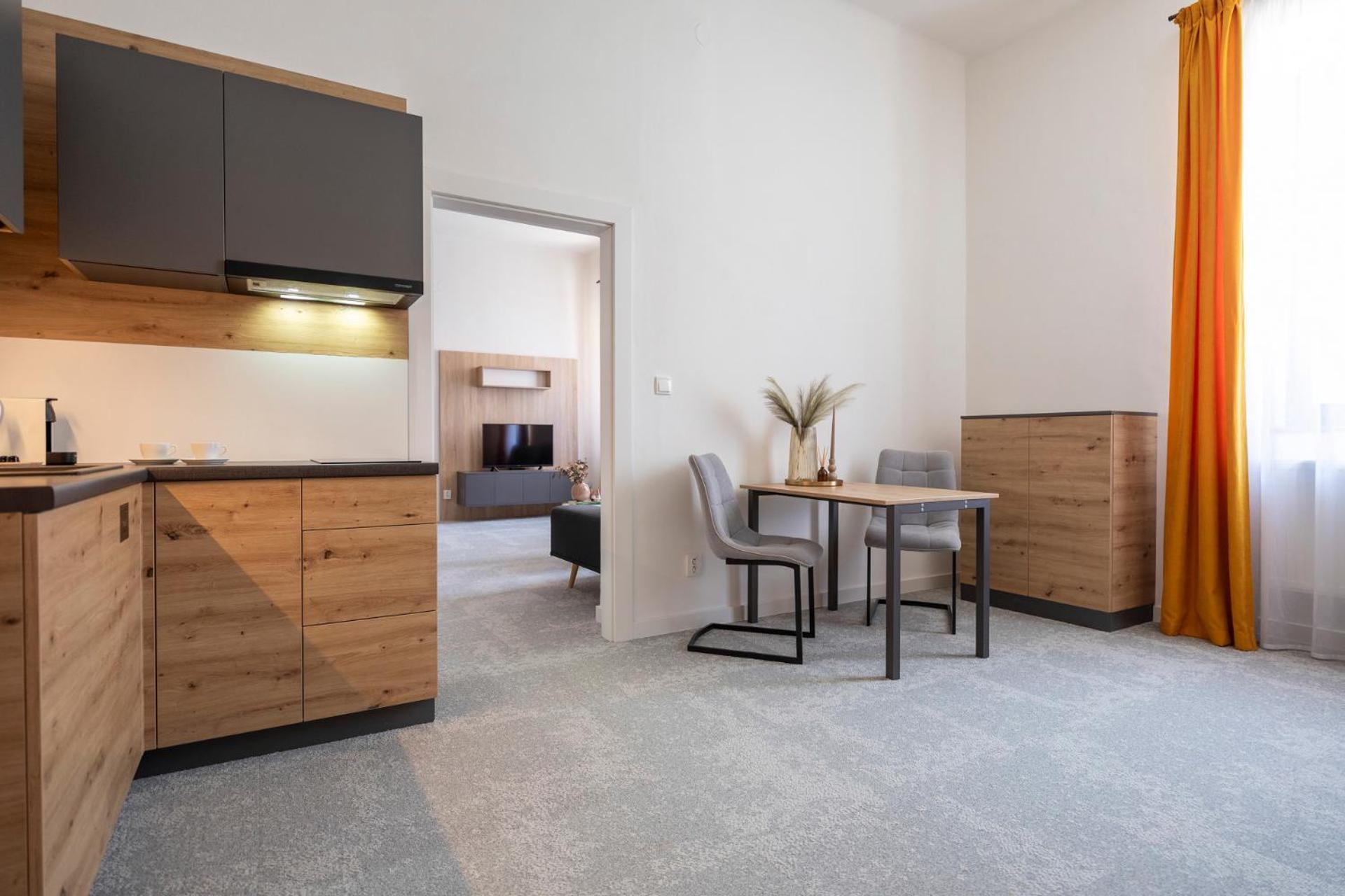 Alure Residences 10 - 24H Self Check-In & Private Parking Next To The Apartment Building Included, City Center Right On Snp Square In A Quiet Passage, New Building, Best Deal In Town Banská Bystrica Dış mekan fotoğraf